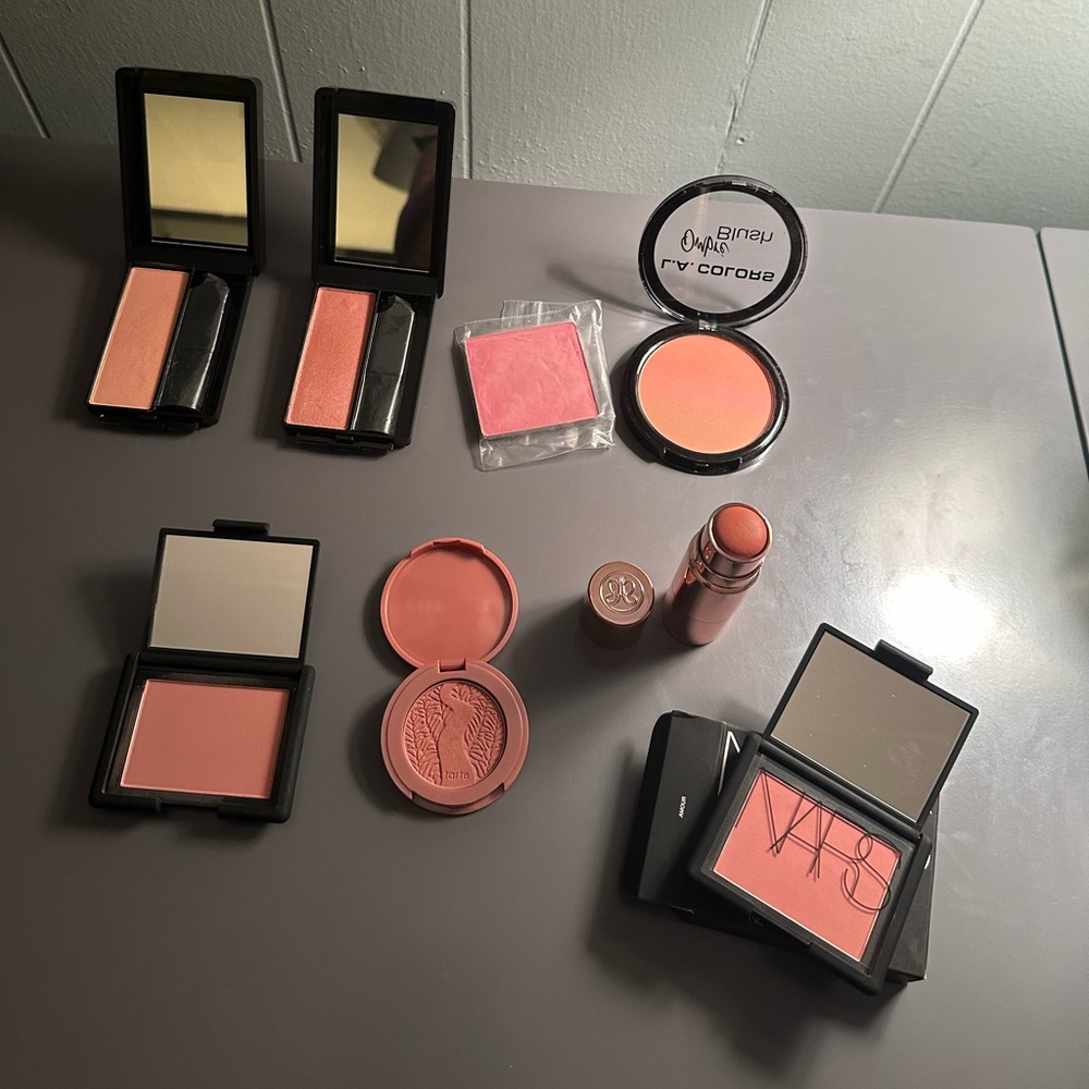 SOLD!! 8 blushes! Powder and cream
